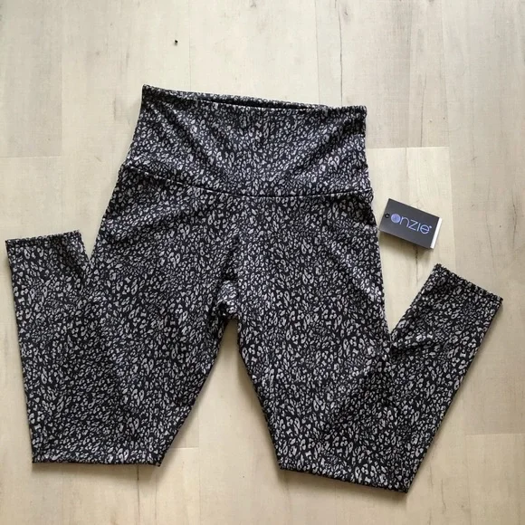 ONZIE ❤️‍🔥 LEOPARD PRINT LEGGINGS NWT SIZE MEDIUM
